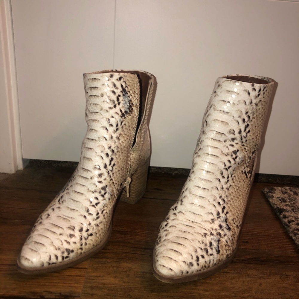 Dolce vita booties